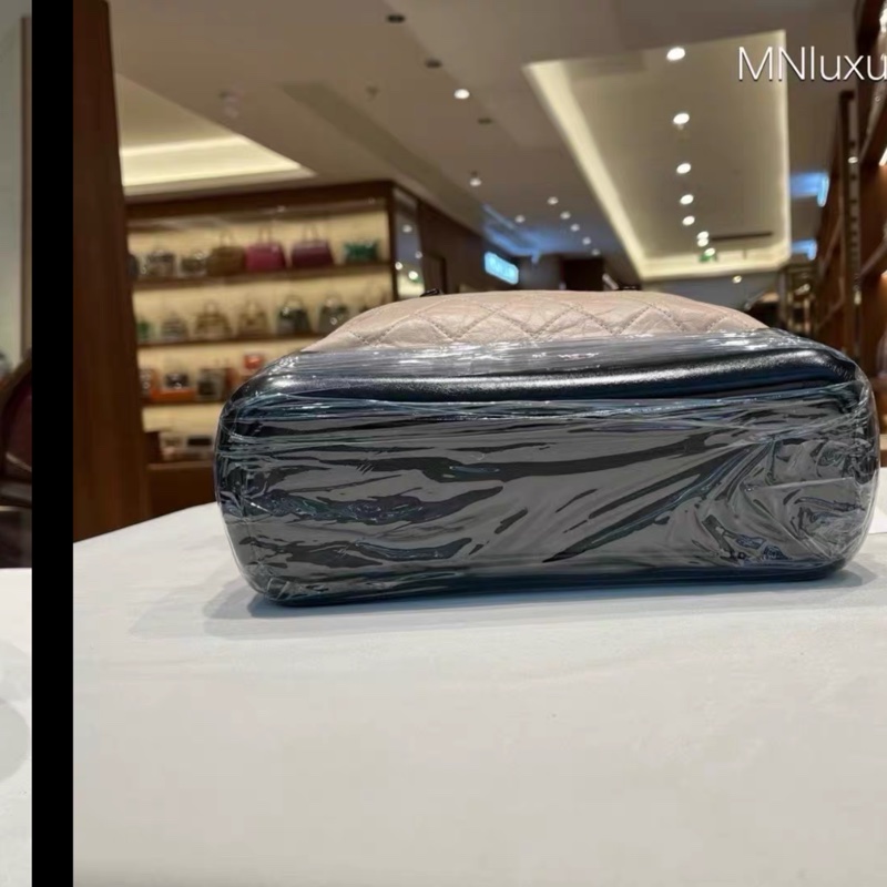 Chanel • Gabrielle 經典米黑色中號手提托特包-5