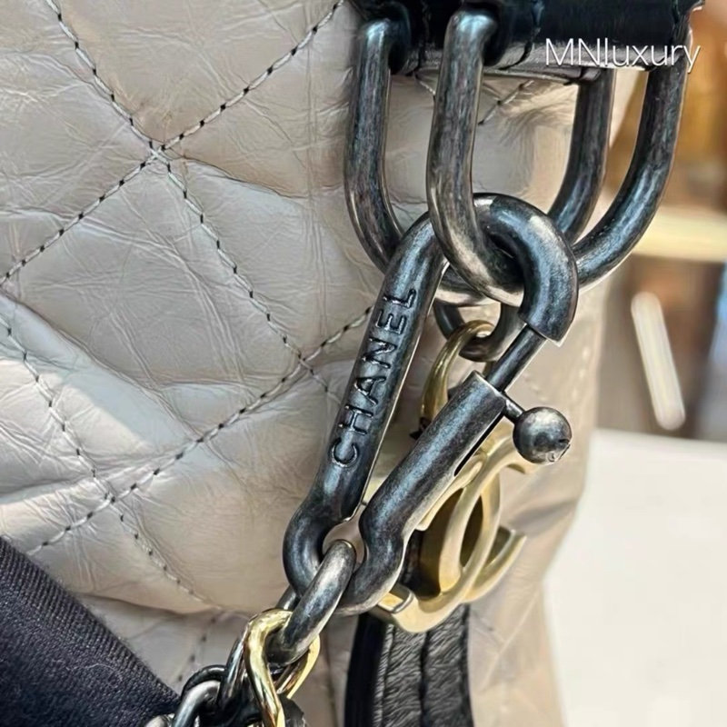 Chanel • Gabrielle 經典米黑色中號手提托特包-8