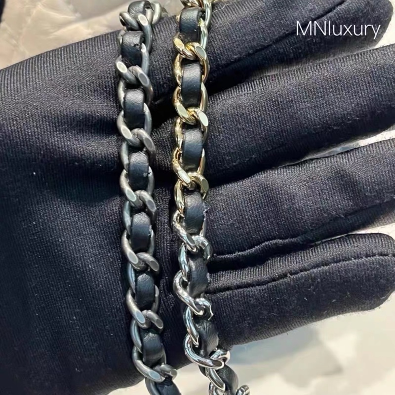 Chanel • Gabrielle 經典米黑色中號手提托特包-9