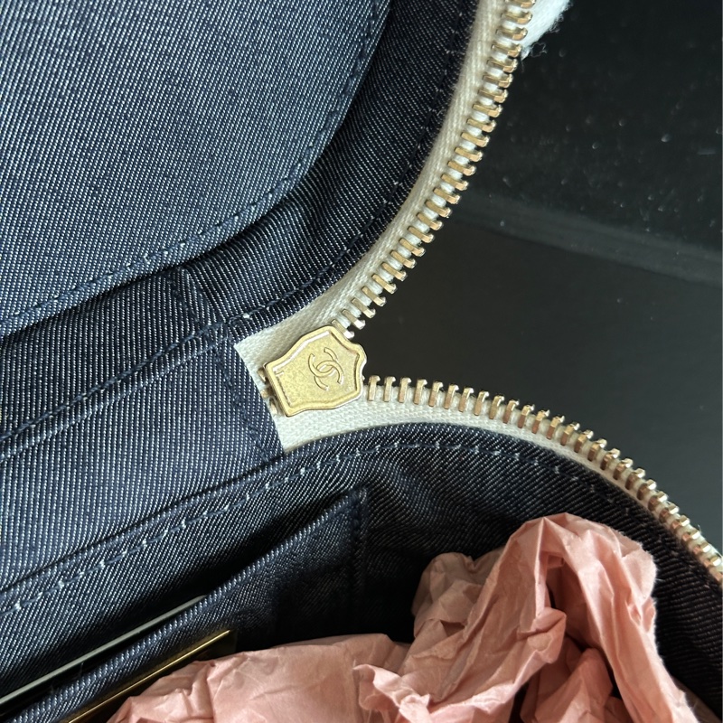 Chanel Vanity Case雪白化妝盒斜挎包🤍夏天必備淺色系🈶保卡配件齊全-32