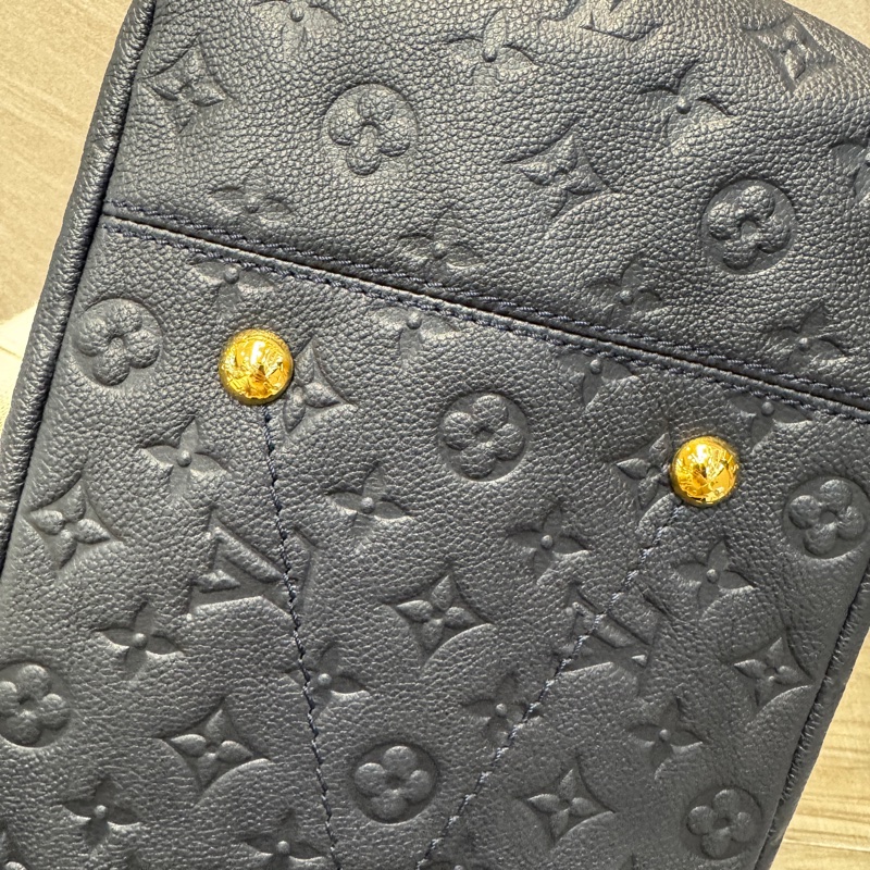 LV夜黑藍色牛皮壓紋 Artsy MM城市棍把包 M93448-13