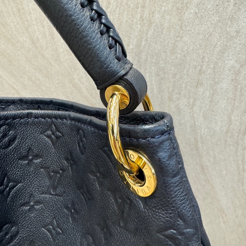 LV夜黑藍色牛皮壓紋 Artsy MM城市棍把包 M93448-16