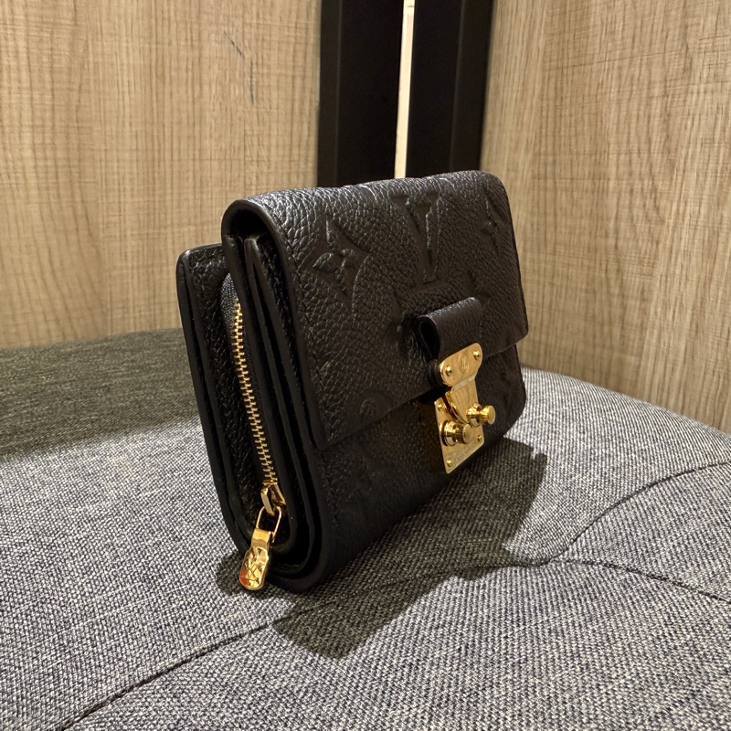 LV M80880 晶片款 黑色壓紋牛皮金釦三折短夾 皮夾-2