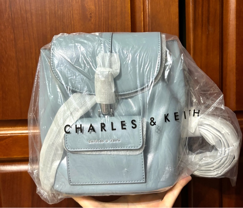 Charles&Keith Cesia 金屬裝飾雙肩背包 石板藍-0