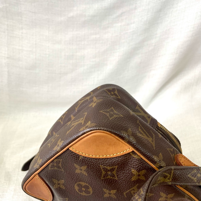 LV 老花雙層相機包-7