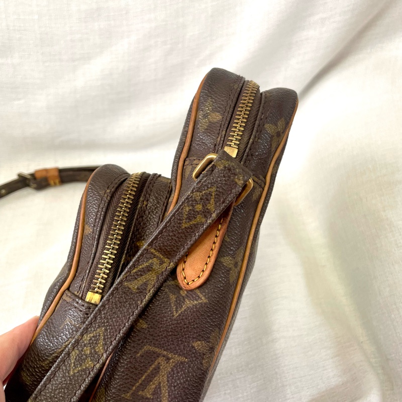 LV 老花雙層相機包-32