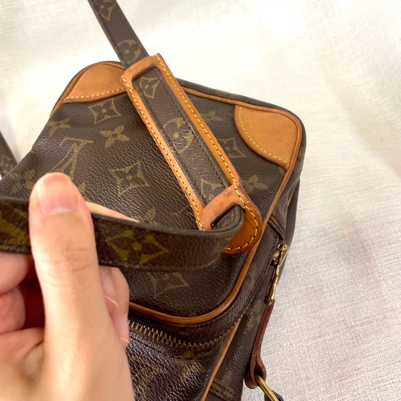 LV 老花雙層相機包-43