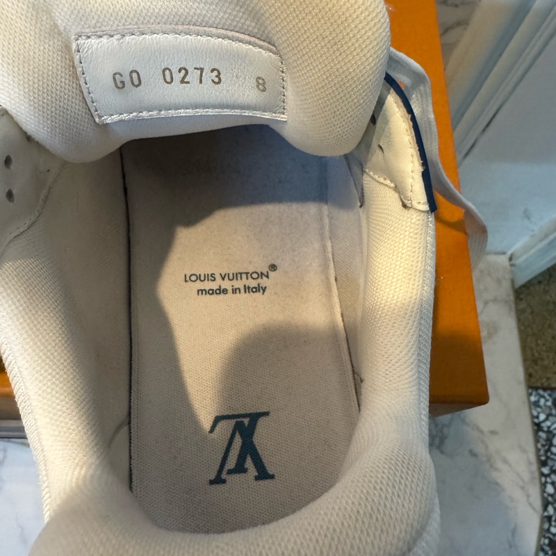 LOUIS VUITTON-10