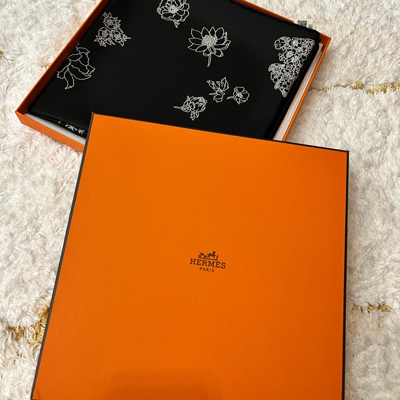 Hermes 輕揚花衣細節 馬上發 90*90 絲巾 絕版-6