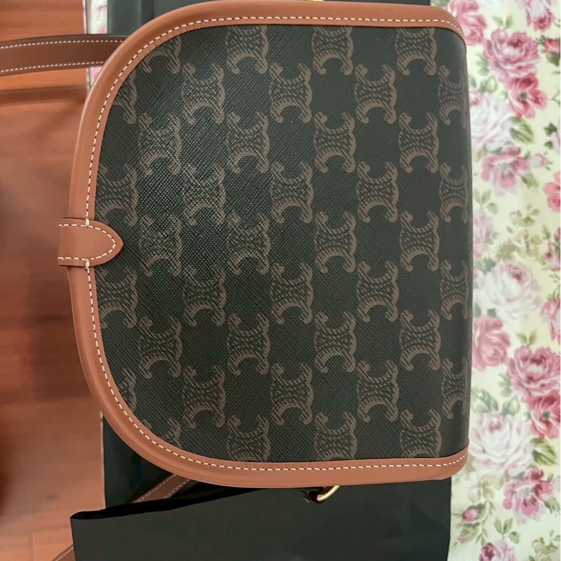 CELINE FOLCO標誌印花牛皮革中號手袋-1