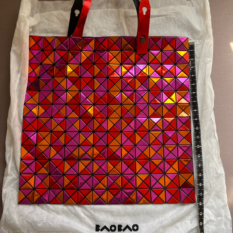 99新|日本購入 ISSEY MIYAKE 三宅一生 BAOBAO 包|限量三色(紅/菊/粉)12x12格-7