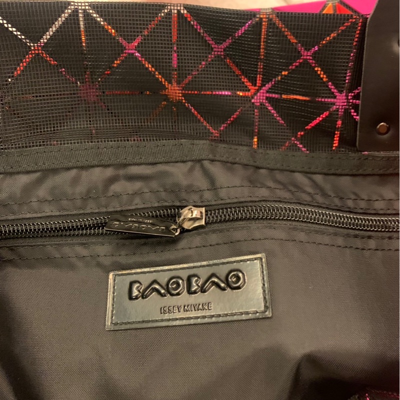 99新|日本購入 ISSEY MIYAKE 三宅一生 BAOBAO 包|限量三色(紅/菊/粉)12x12格-11