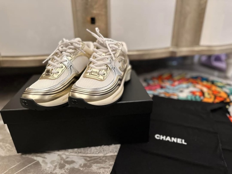 Chanel非常缺貨的白金爆款小香球鞋-1