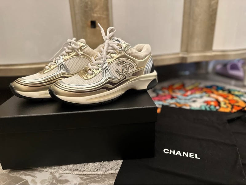 Chanel非常缺貨的白金爆款小香球鞋-2