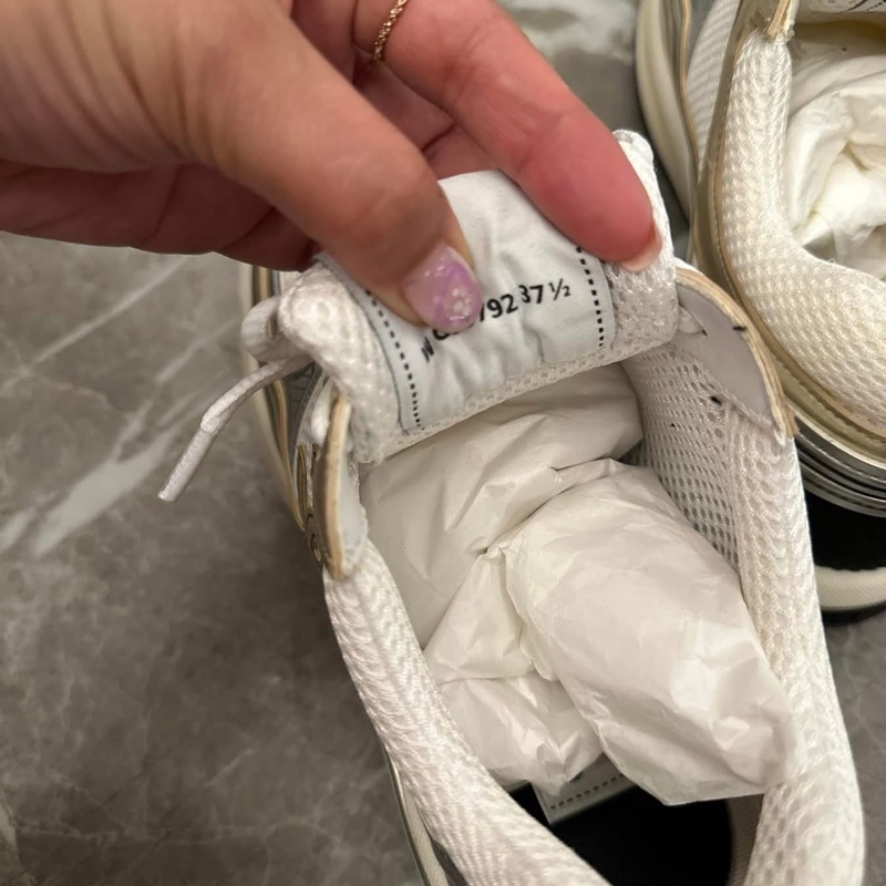 Chanel非常缺貨的白金爆款小香球鞋-6