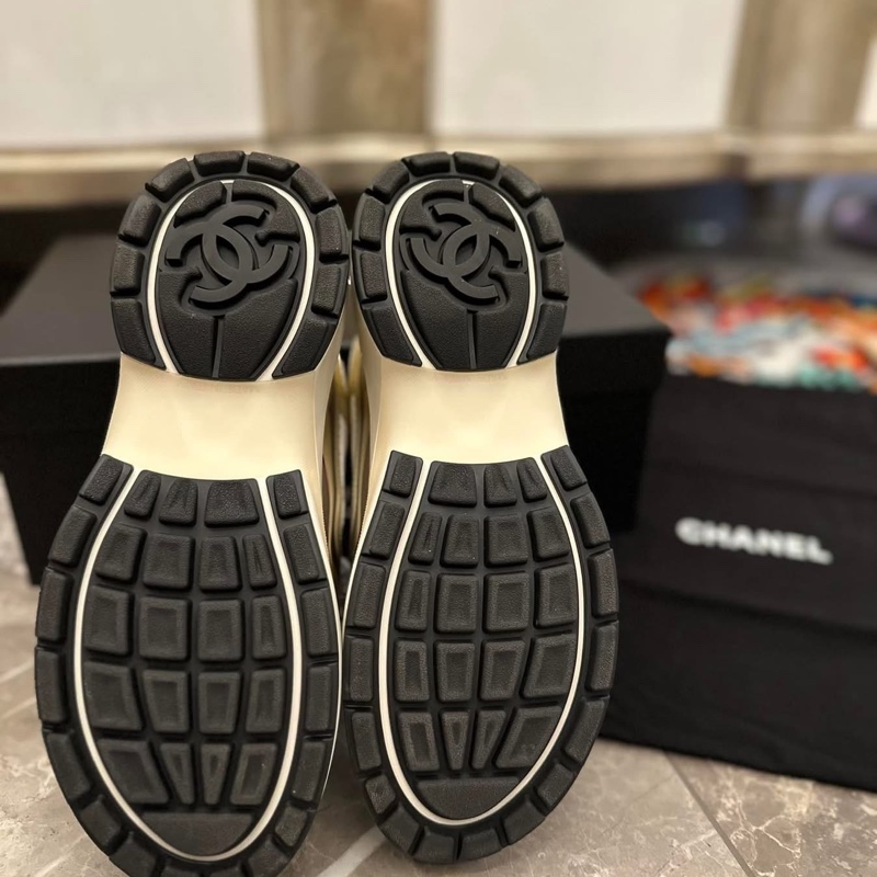 Chanel非常缺貨的白金爆款小香球鞋-11