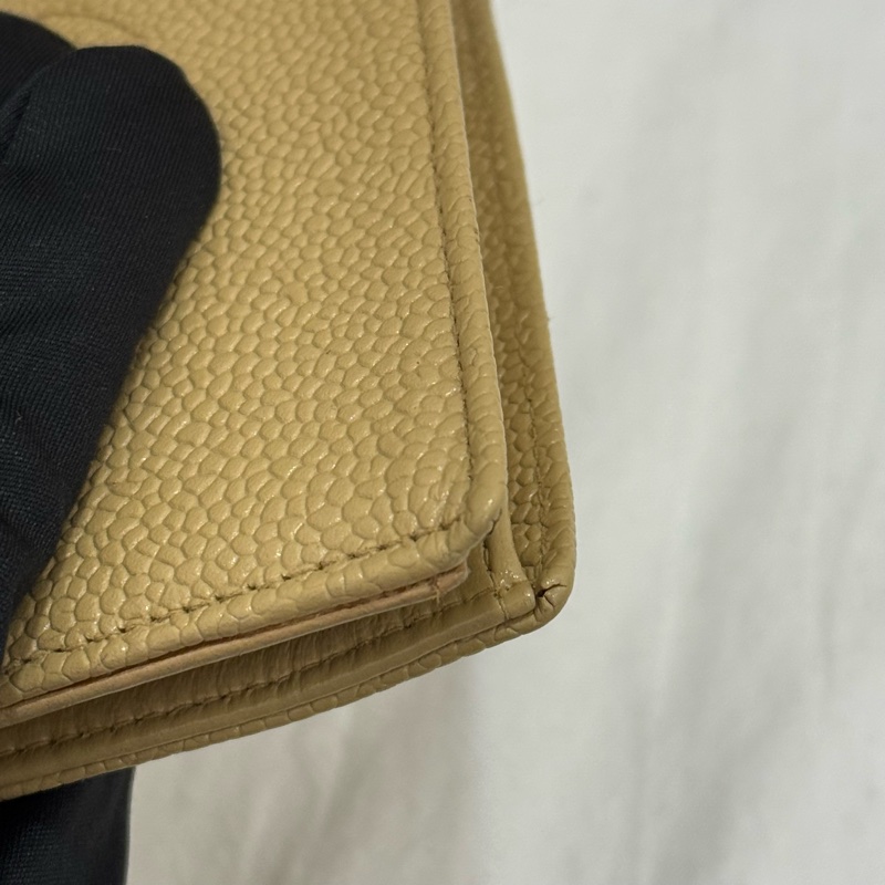 Chanel 奶茶色短夾-10