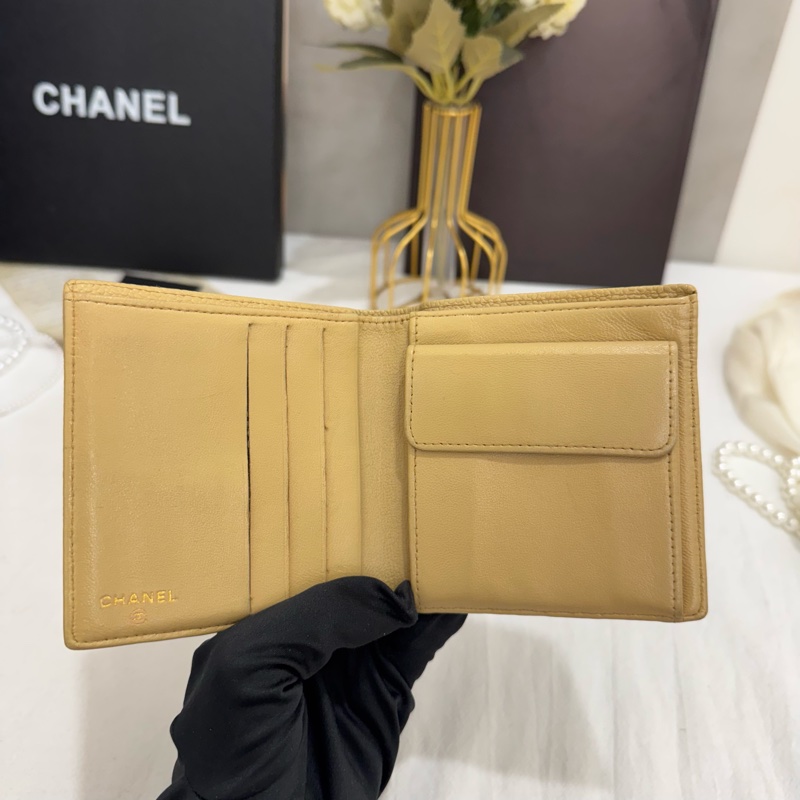 Chanel 奶茶色短夾-13