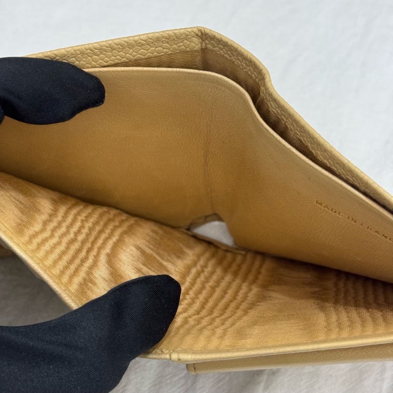 Chanel 奶茶色短夾-19