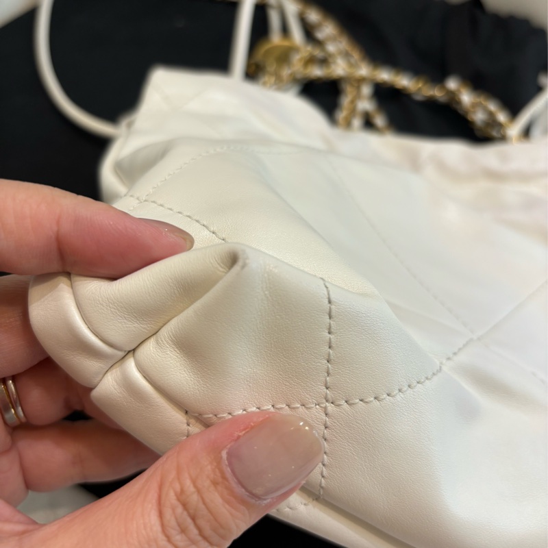 Chanel 22bag mini 白色x金扣-6