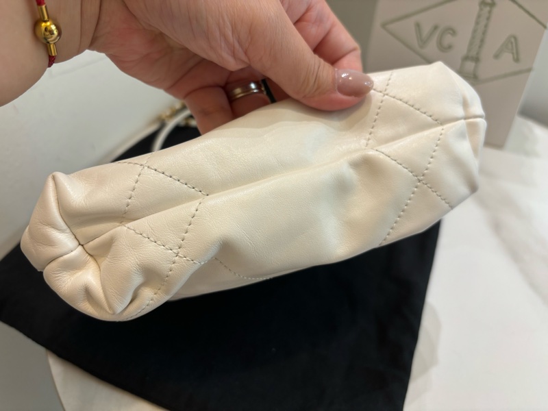 Chanel 22bag mini 白色x金扣-8