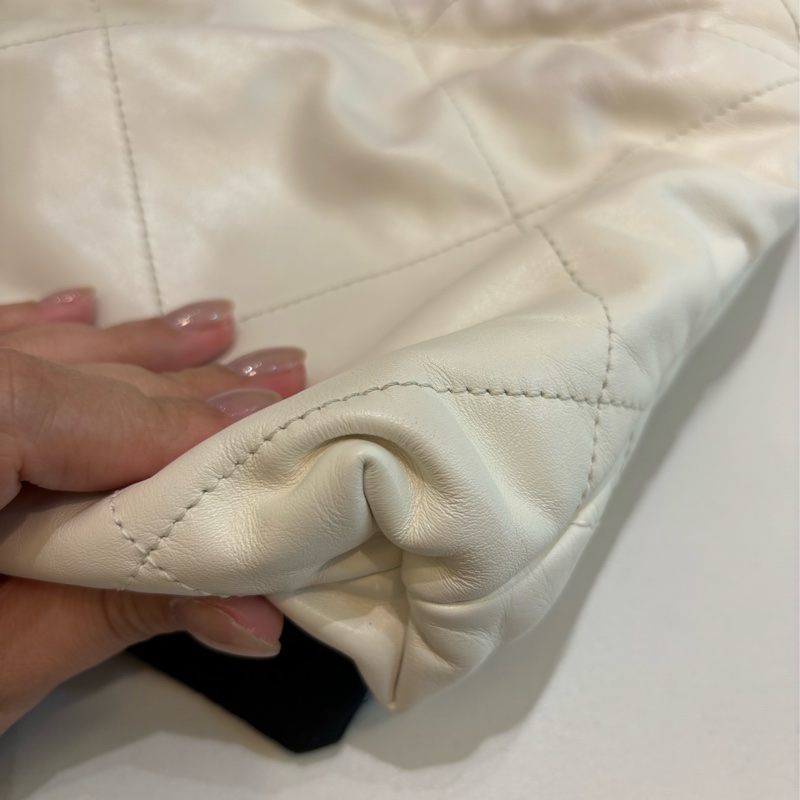 Chanel 22bag mini 白色x金扣-11