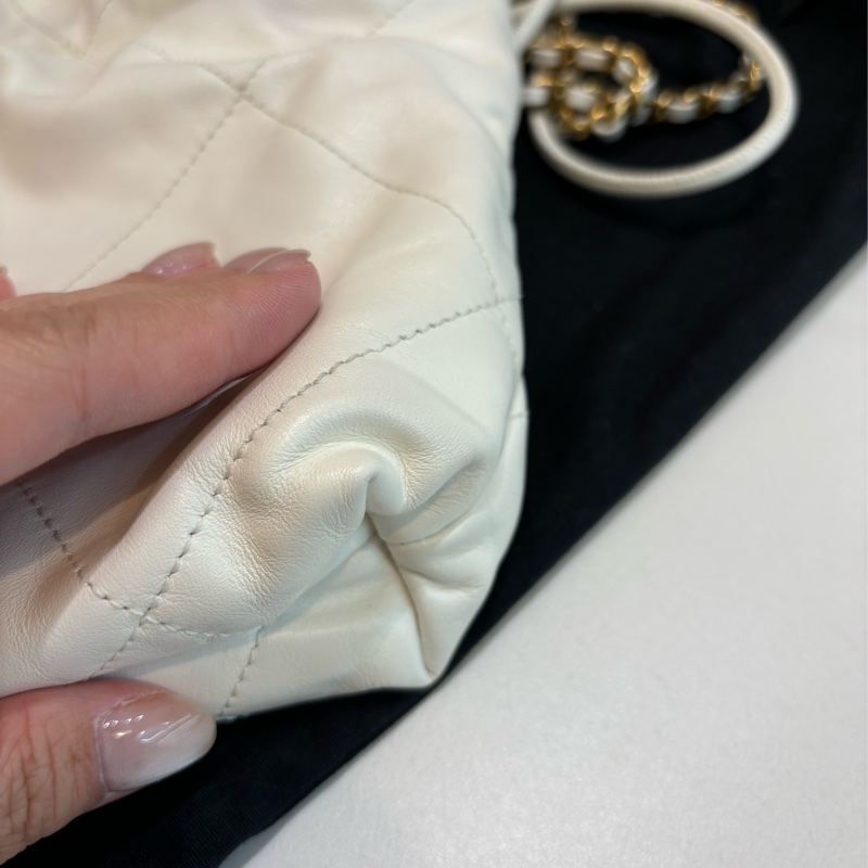 Chanel 22bag mini 白色x金扣-12
