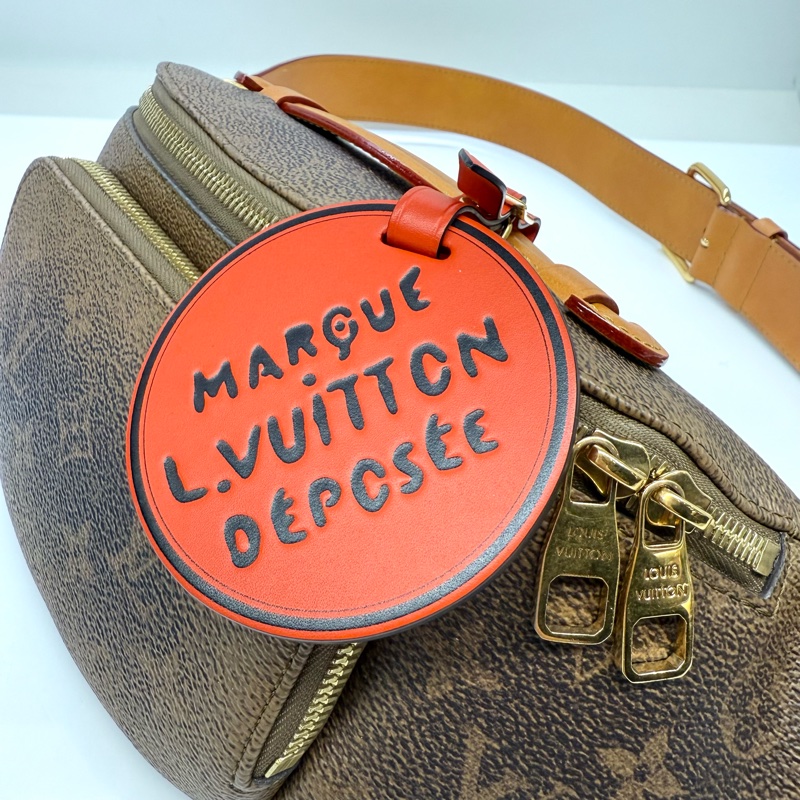 LOUIS VITTION Rush Bumbag 做舊老花紅圓牌胸口包 M11539-14