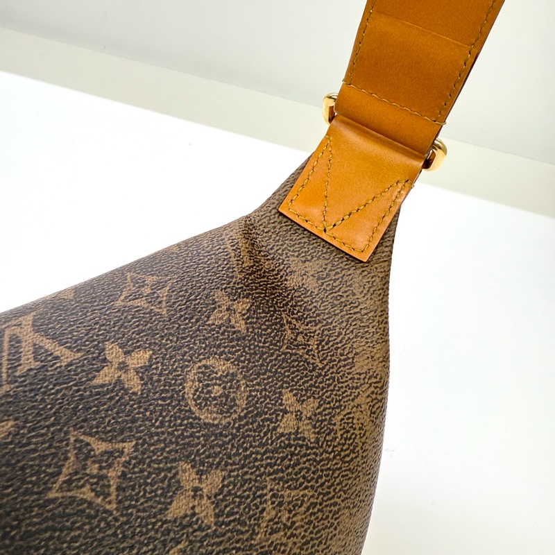 LOUIS VITTION Rush Bumbag 做舊老花紅圓牌胸口包 M11539-27