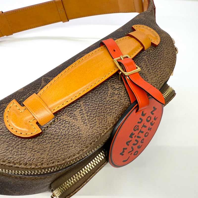 LOUIS VITTION Rush Bumbag 做舊老花紅圓牌胸口包 M11539-29