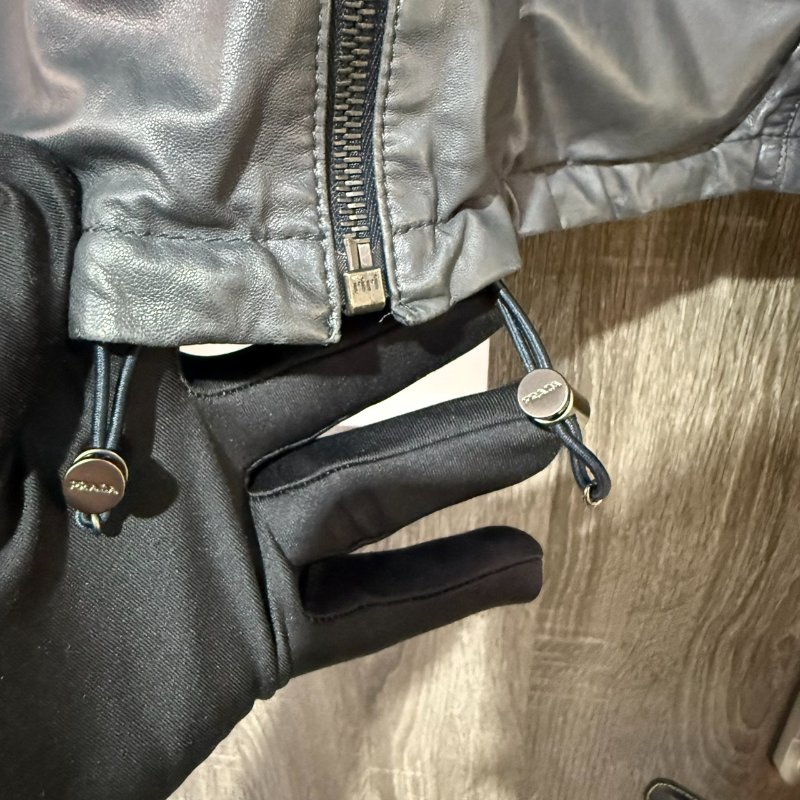 【美收精品】PRADA灰色防風外套 2-422-11