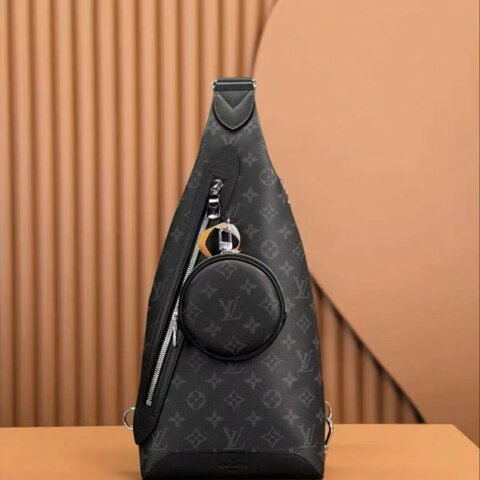 Lv 黑花胸包三角包Duo背包 男女同款  全新配件盒子塵袋