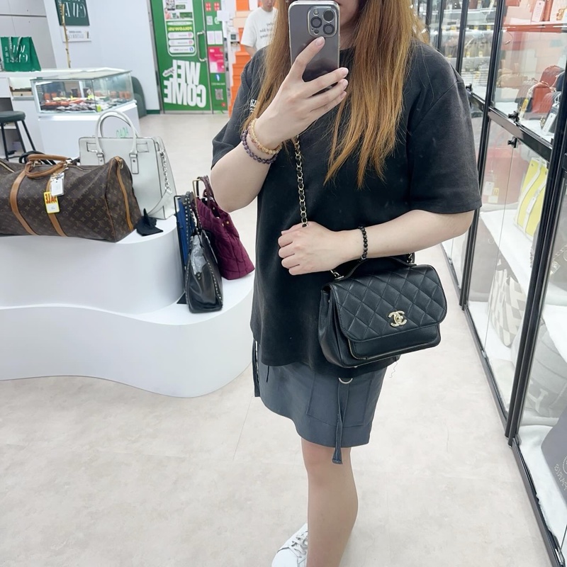 CHANEL Business Affinity 黑金荔枝牛皮郵差包 手提斜肩包-1