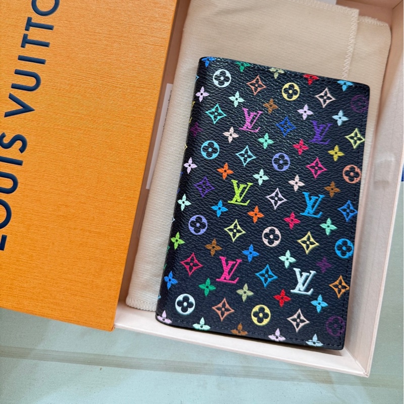 全新 LV x 村上隆 聯名款 黑三彩護照包-0