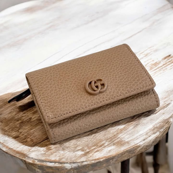 Gucci牛皮釦式三折短夾-1