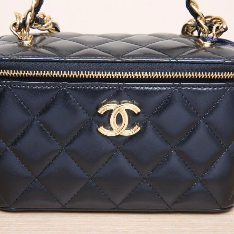 CHANEL(香奈兒) 22S 手提長盒子化妝包 帶鏡子 16cm 黑色 鐳射標 金扣 雙皮穿拼金屬字母手柄-5