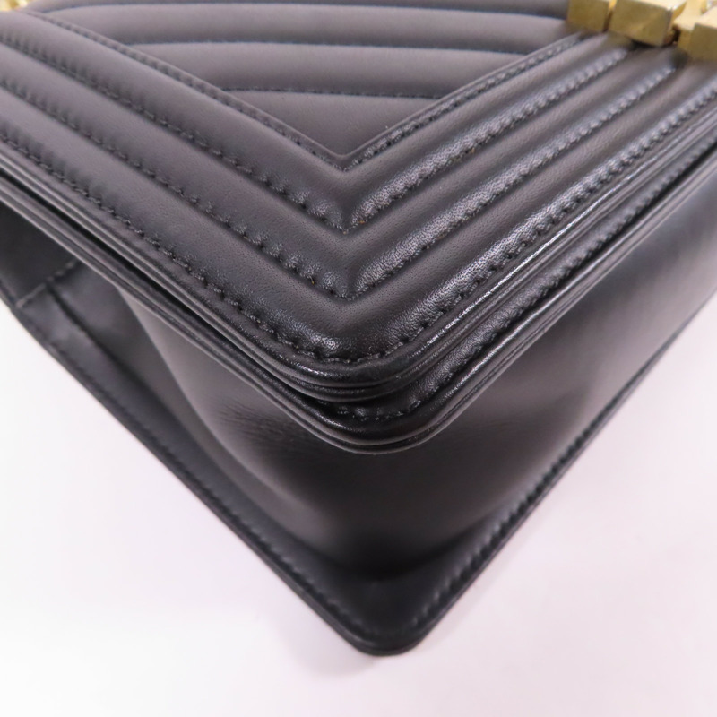 CHANEL 羊皮皮革Boy 25金扣鏈帶肩背袋-11
