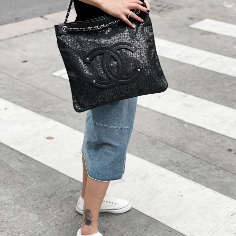 Chanel • 大Logo 亮片黑銀牛皮網格包-1