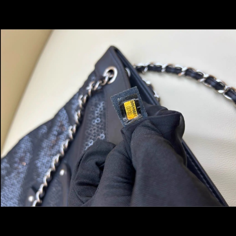 Chanel • 大Logo 亮片黑銀牛皮網格包-7