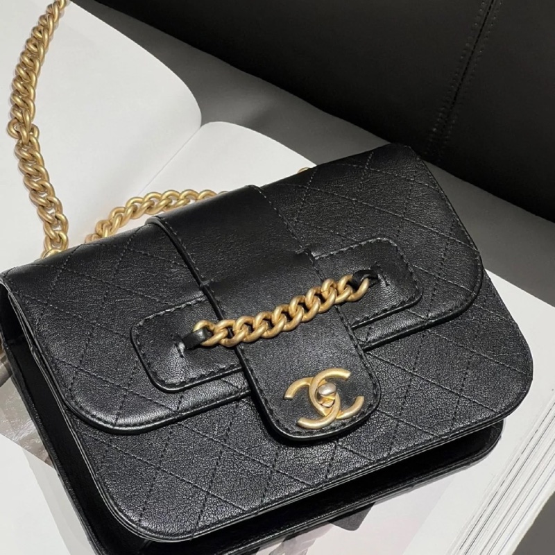Chanel • Graphic Chic 宮廷黑金鏈條山羊皮郵差包 全配-2