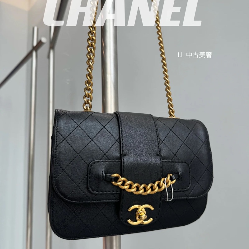 Chanel • Graphic Chic 宮廷黑金鏈條山羊皮郵差包 全配-3