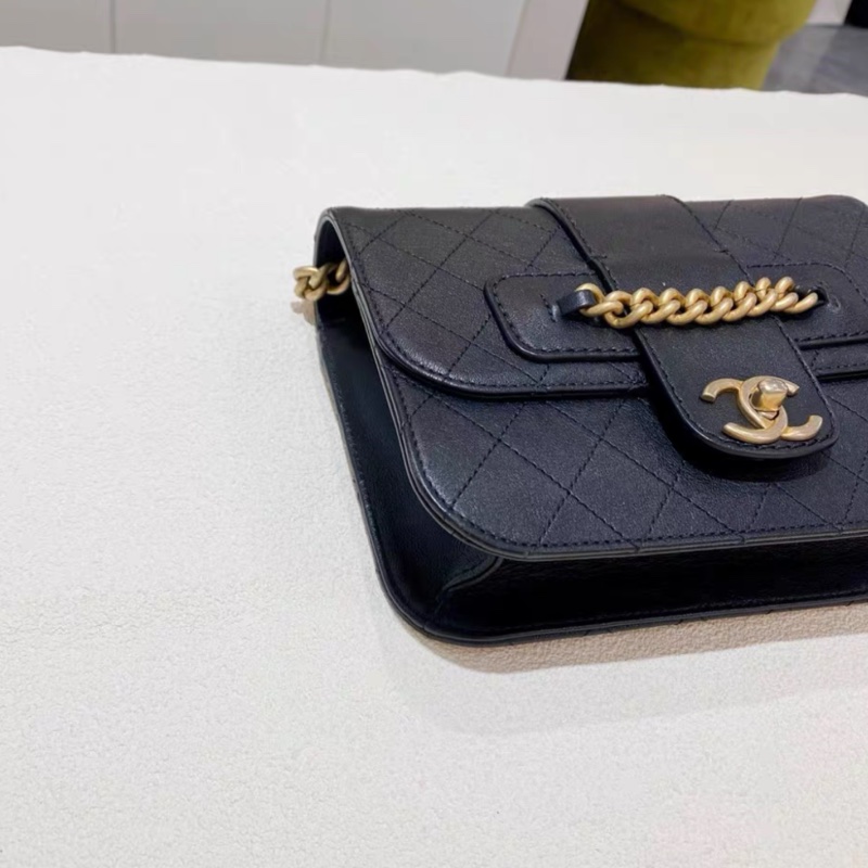 Chanel • Graphic Chic 宮廷黑金鏈條山羊皮郵差包 全配-8