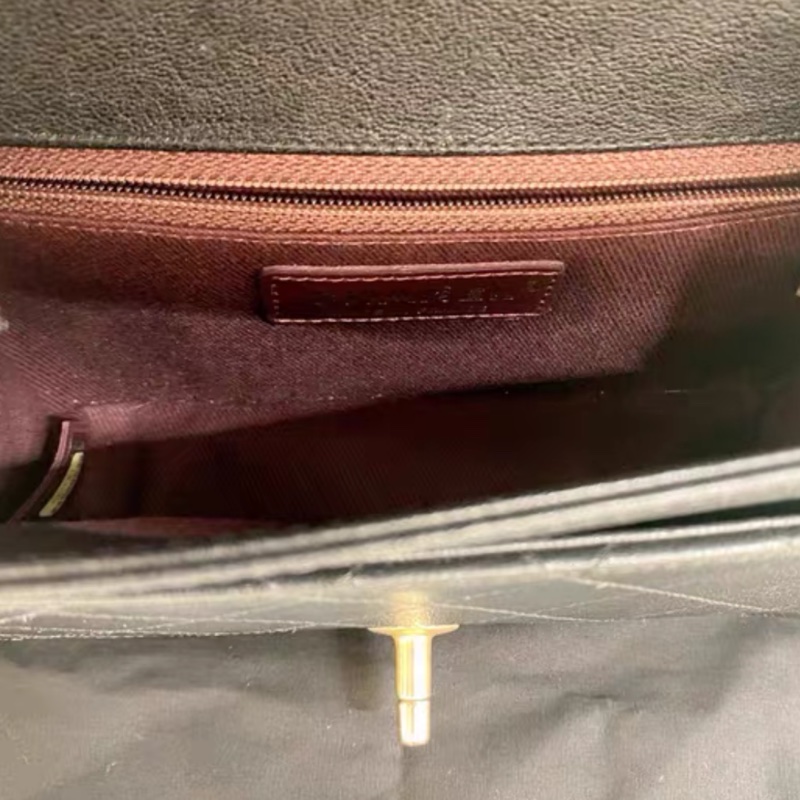 Chanel • Graphic Chic 宮廷黑金鏈條山羊皮郵差包 全配-9