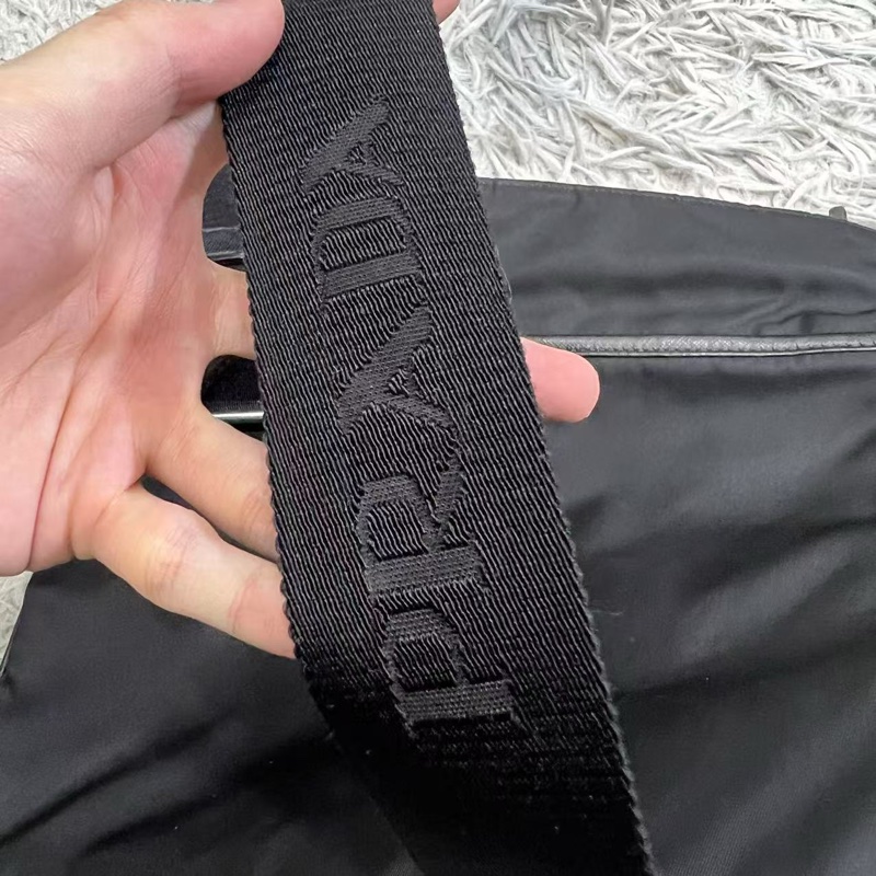 Prada 尼龍單肩包-4