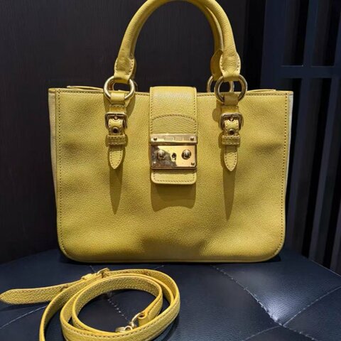 miumiu 黃色手提單肩斜背包 27.5*7*20cm  99新 配件塵袋
