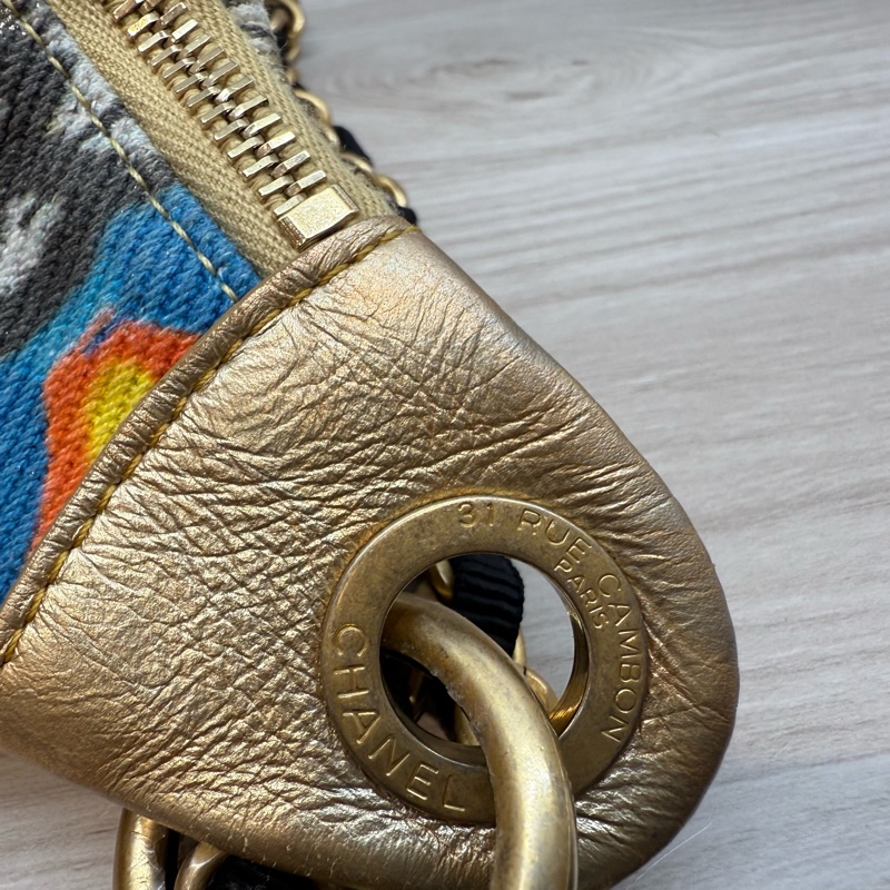 chanel金色小牛皮街頭塗鴉系列胸背包 AS0868-30