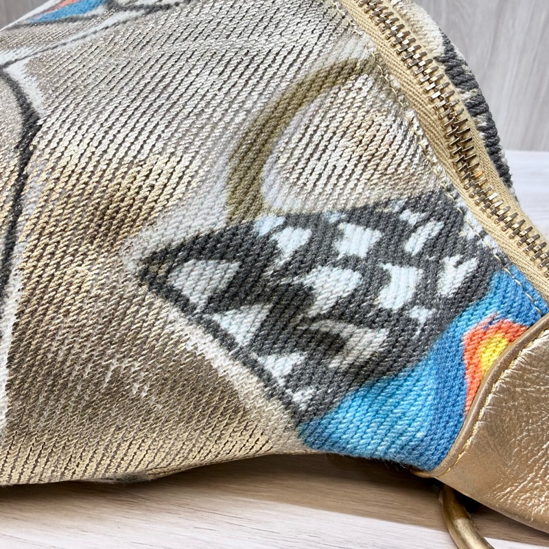 chanel 超閃✨金色塗鴉款胸背包 AS0868-11