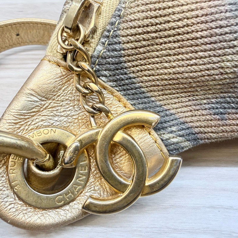 chanel 超閃✨金色塗鴉款胸背包 AS0868-24