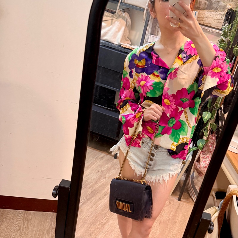 Celine 鮮豔花🌺🏝️夏天要來了~開釦上衣 高級品質100%絲 襯衫上衣-0