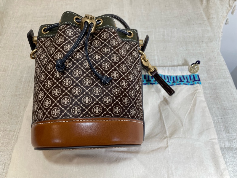 TORY BURCH 麂皮壓紋兩用水桶包-1